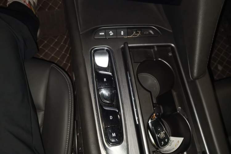 Used Buick Enclave 2022 652T Two-Wheel-Drive Prestige 7-Seater Gear Lever