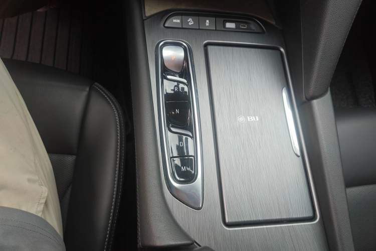 Used Buick Enclave 2022 652T Two-Wheel-Drive Prestige 7-Seater Gear Lever