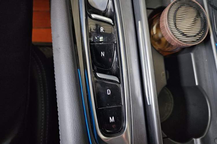 Used Buick Enclave 2022 652T Two-Wheel-Drive Prestige 7-Seater Gear Lever