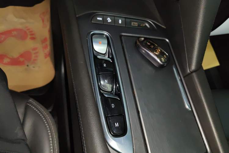 Used Buick Enclave 2022 652T Two-Wheel-Drive Prestige 7-Seater Gear Lever