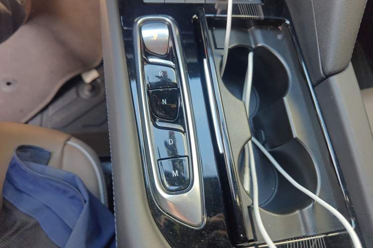 Used Buick Enclave 2022 652T 4x4 Prestige Flagship 7-Seater Gear Lever