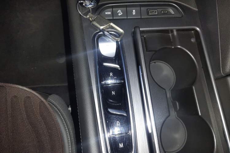 Used Buick Enclave 2022 652T Two-Wheel-Drive Prestige 7-Seater Gear Lever