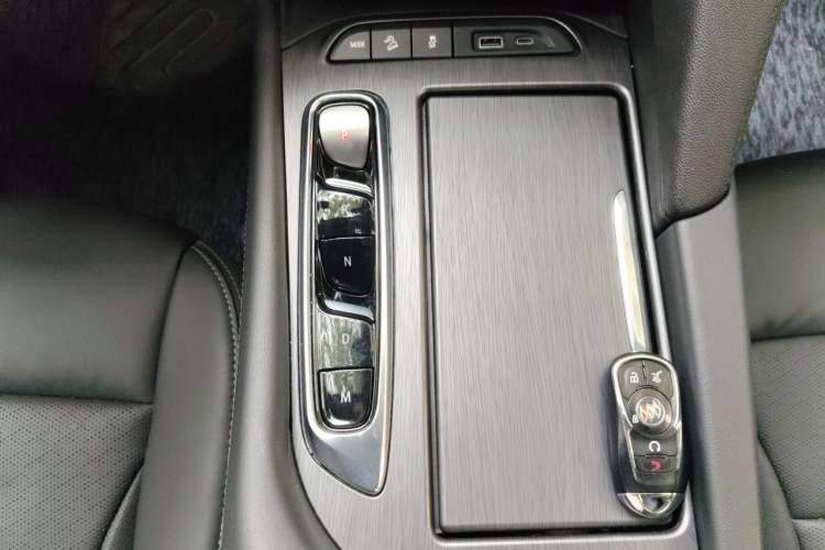 Used Buick Enclave 2022 652T Two-Wheel-Drive Prestige 7-Seater Gear Lever