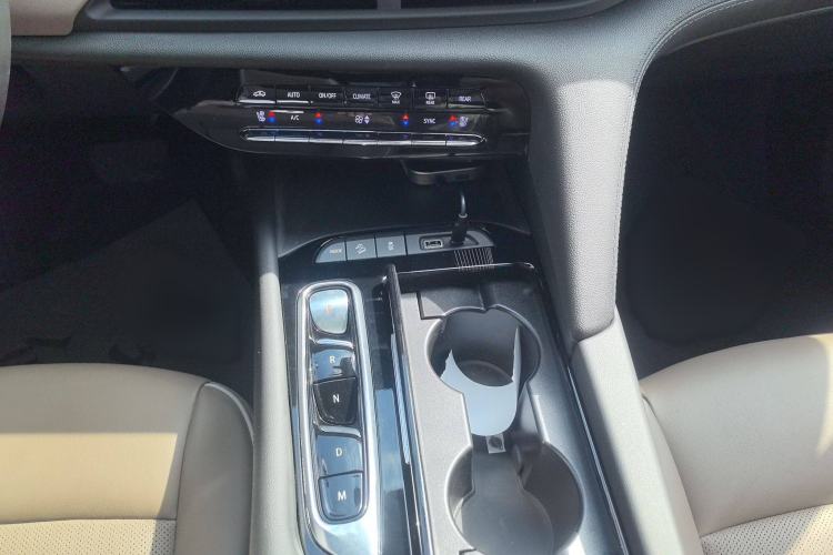 Used Buick Enclave 2022 652T 4x4 Prestige Flagship 7-Seater Gear Lever