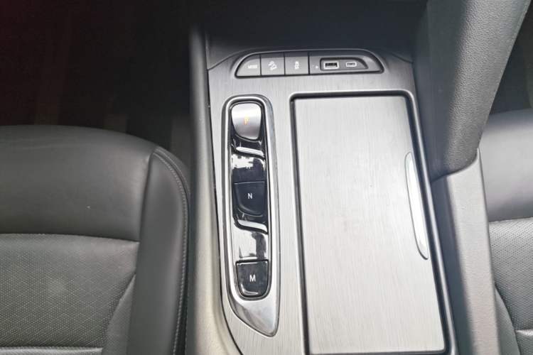 Used Buick Enclave 2022 652T Two-Wheel-Drive Prestige 7-Seater Gear Lever