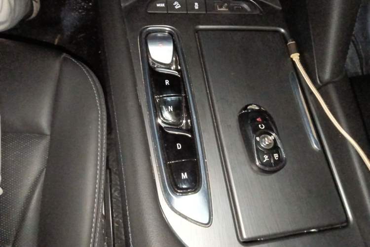Used Buick Enclave 2022 652T Two-Wheel-Drive Prestige 7-Seater Gear Lever