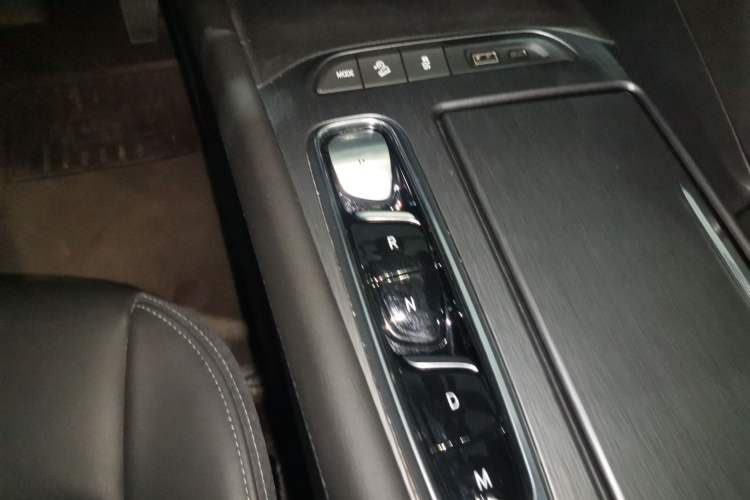 Used Buick Enclave 2022 652T Two-Wheel-Drive Prestige 7-Seater Gear Lever