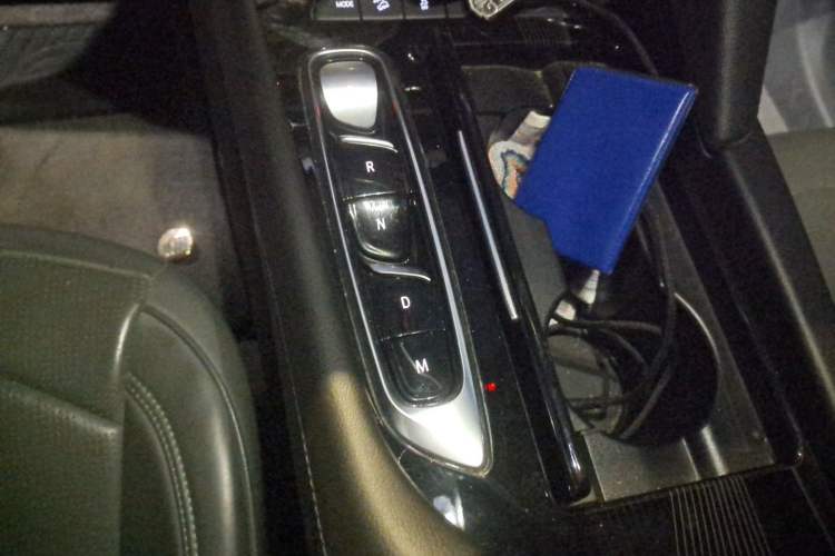 Used Buick Enclave 2022 652T 4x4 Prestige Flagship 7-Seater Gear Lever
