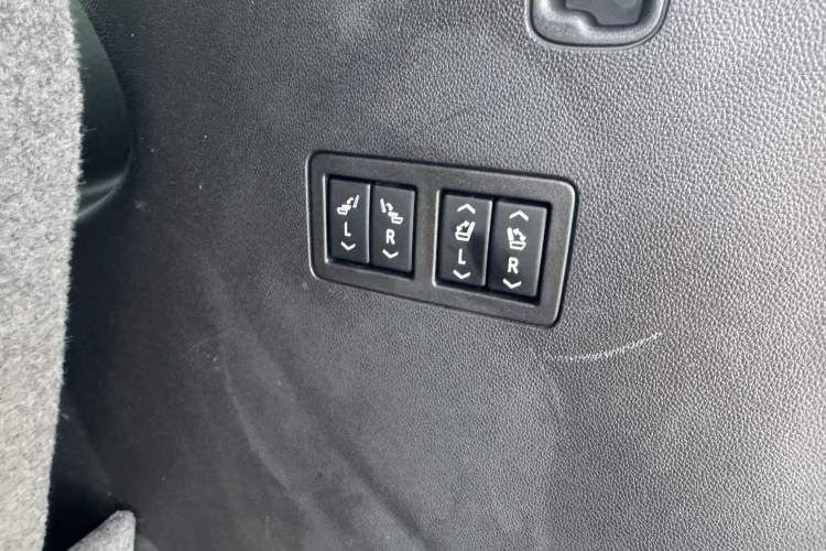 Used Buick Enclave 2022 652T Two-Wheel-Drive Prestige 7-Seater Interior 11