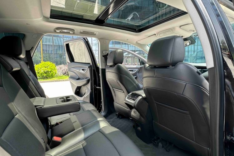 Used Buick Enclave 2022 652T Two-Wheel-Drive Prestige 7-Seater Interior 4
