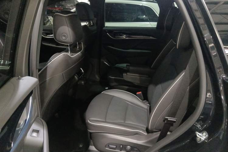Used Buick Enclave 2022 652T 4x4 Prestige Flagship 6-Seater Interior 4