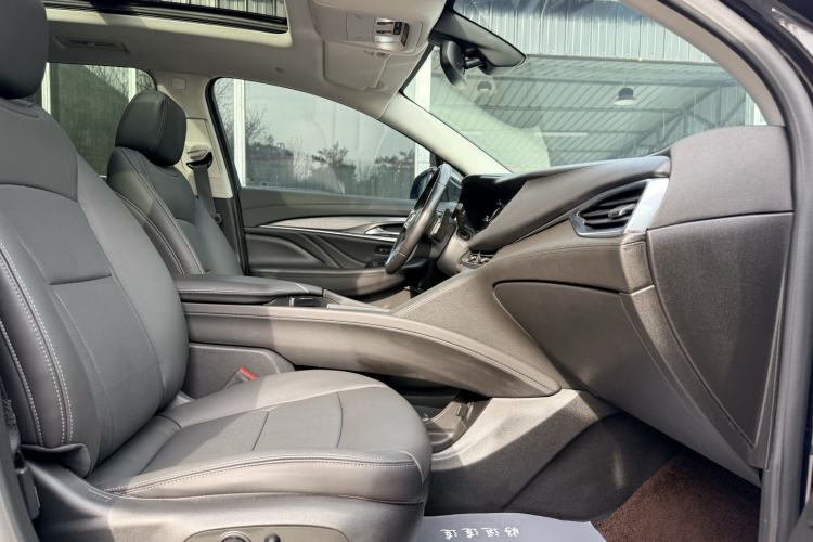 Used Buick Enclave 2022 652T Two-Wheel-Drive Prestige 7-Seater Interior 4