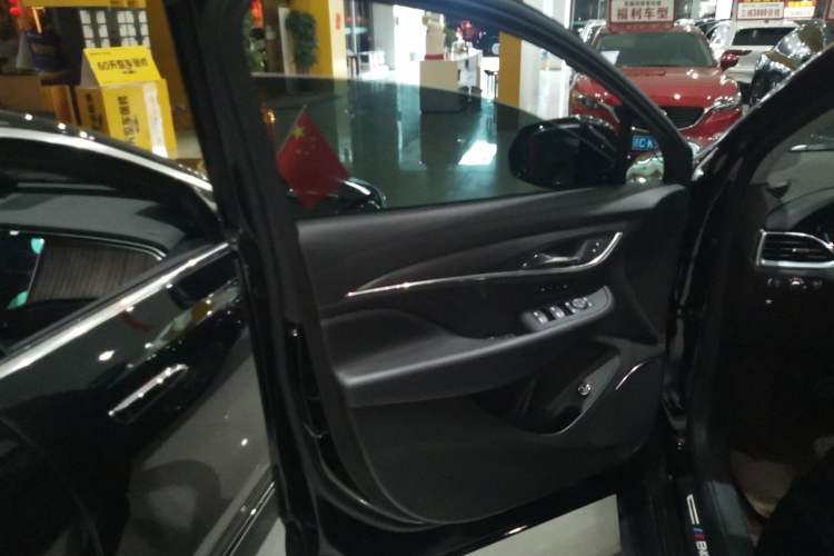 Used Buick Enclave 2022 652T Two-Wheel-Drive Prestige 7-Seater Left Front Door Interior