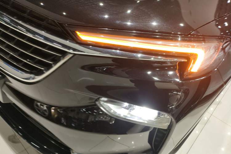Used Buick Enclave 2022 652T Two-Wheel-Drive Prestige 7-Seater Left Front Headlight
