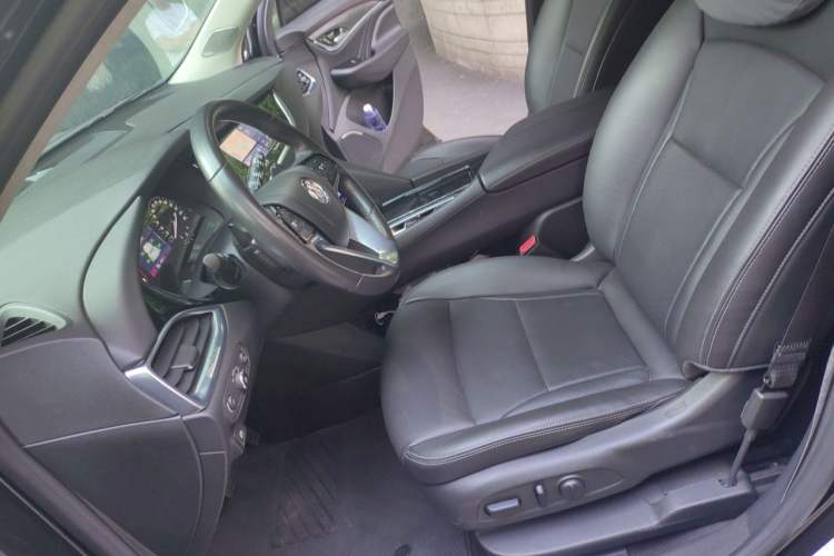 Used Buick Enclave 2022 652T Two-Wheel-Drive Prestige 7-Seater Left Front Seat