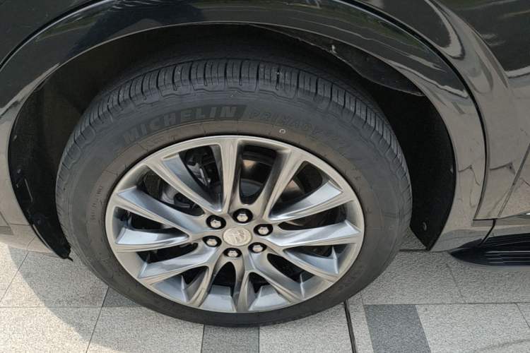 Used Buick Enclave 2022 652T Two-Wheel-Drive Prestige 7-Seater Left Front Wheel Hub