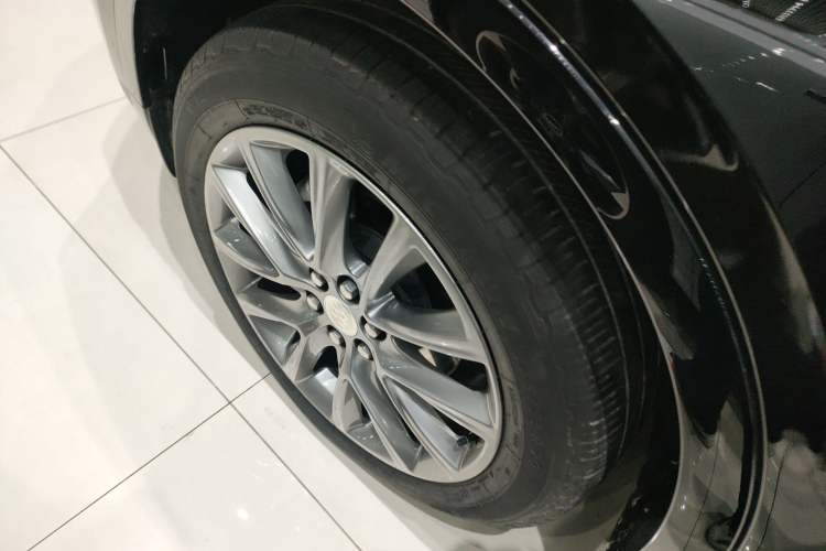 Used Buick Enclave 2022 652T Two-Wheel-Drive Prestige 7-Seater Left Front Wheel Hub