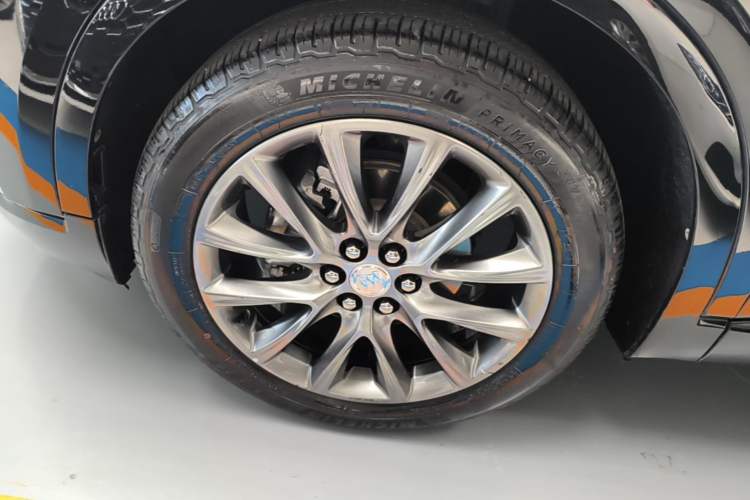 Used Buick Enclave 2022 652T Two-Wheel-Drive Prestige 7-Seater Left Front Wheel Hub
