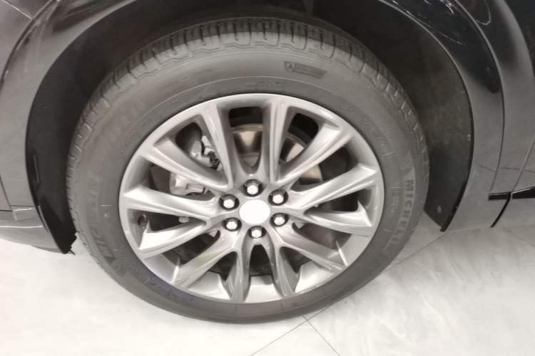 Used Buick Enclave 2022 652T Four-Wheel Drive Prestige 7-Seater Left Front Wheel Hub