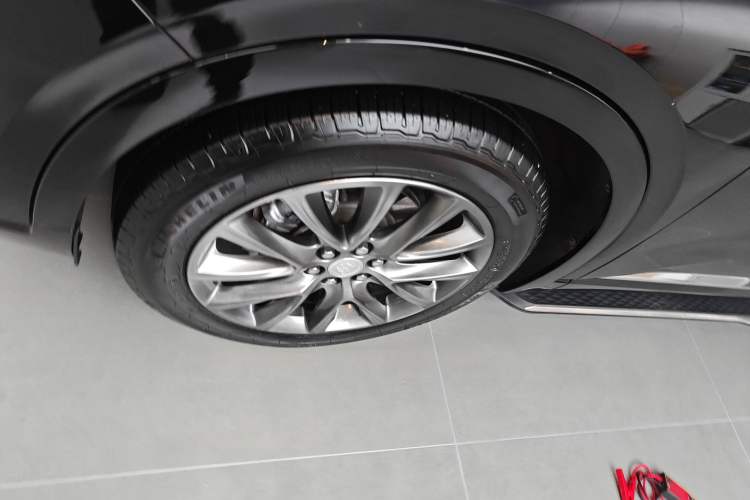Used Buick Enclave 2022 652T Four-Wheel Drive Prestige 7-Seater Left Front Wheel Hub