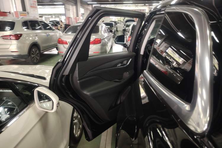 Used Buick Enclave 2022 652T Two-Wheel-Drive Prestige 7-Seater Left Rear Door Interior