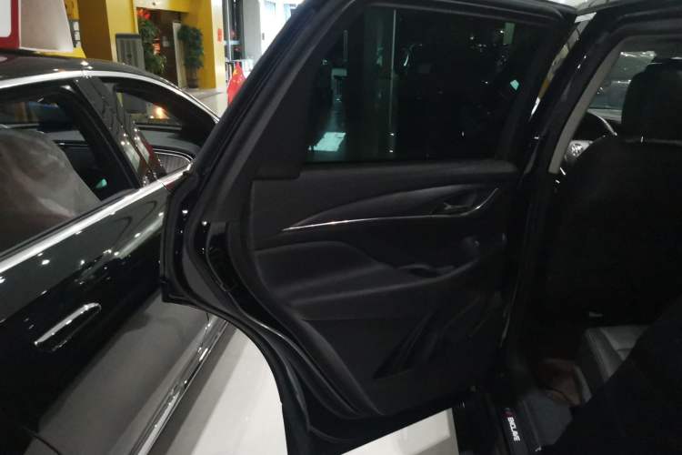 Used Buick Enclave 2022 652T Two-Wheel-Drive Prestige 7-Seater Left Rear Door Interior
