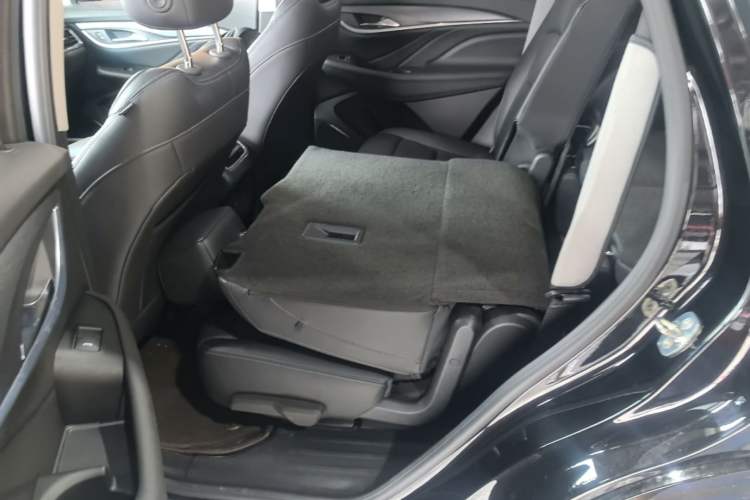 Used Buick Enclave 2022 652T Two-Wheel-Drive Prestige 7-Seater Left Rear Seat