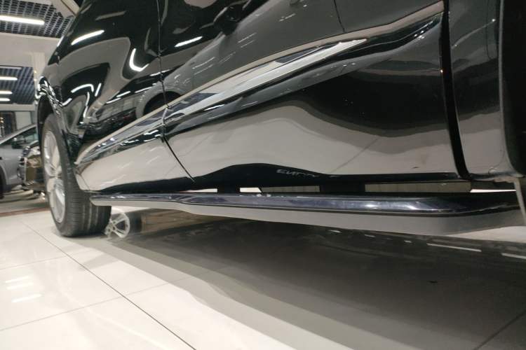 Used Buick Enclave 2022 652T Two-Wheel-Drive Prestige 7-Seater Left Side Sill