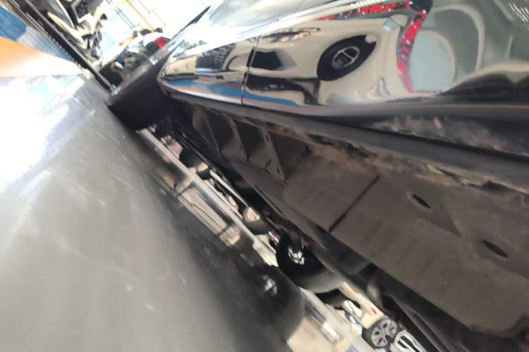 Used Buick Enclave 2022 652T Two-Wheel-Drive Prestige 7-Seater Left Side Sill