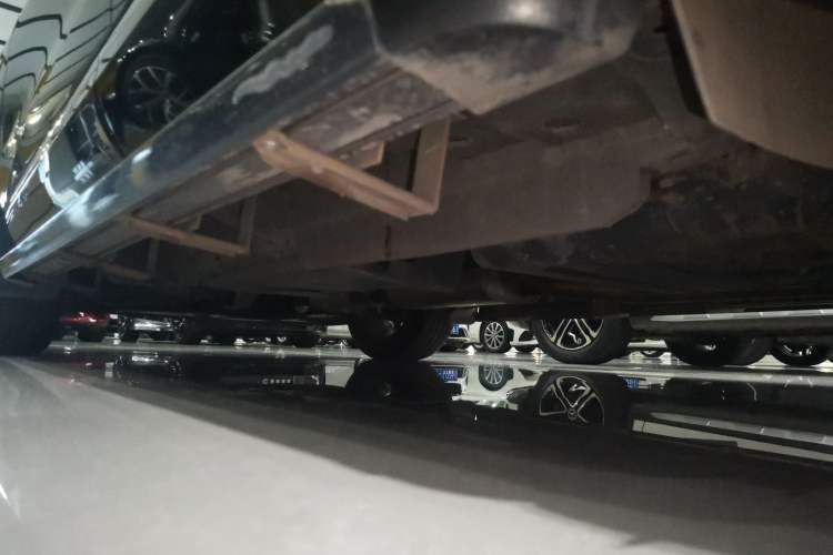 Used Buick Enclave 2022 652T Two-Wheel-Drive Prestige 7-Seater Left Side Sill