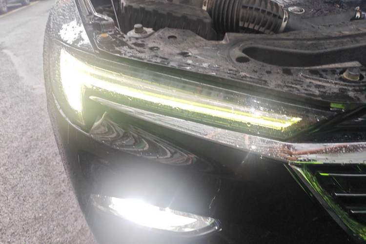 Used Buick Enclave 2022 652T Two-Wheel-Drive Prestige 7-Seater Right Front Headlight