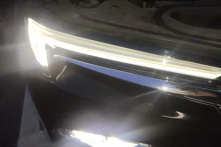 Used Buick Enclave 2022 652T Two-Wheel-Drive Prestige 7-Seater Right Front Headlight