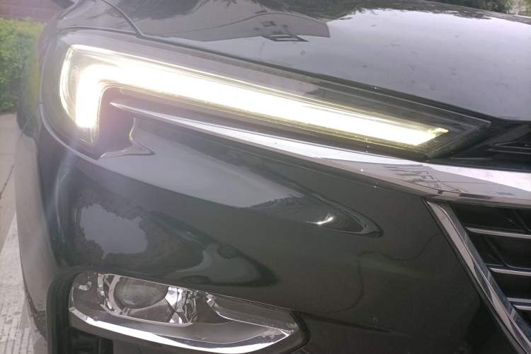 Used Buick Enclave 2022 652T Two-Wheel-Drive Prestige 7-Seater Right Front Headlight