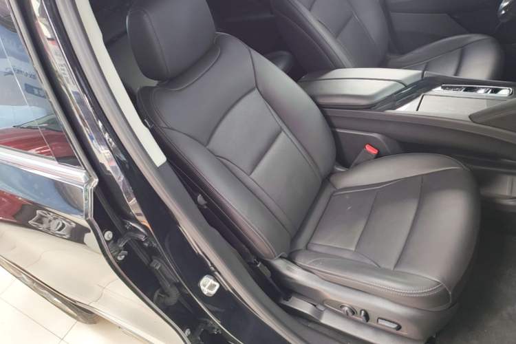 Used Buick Enclave 2022 652T Two-Wheel-Drive Prestige 7-Seater Right Front Seat