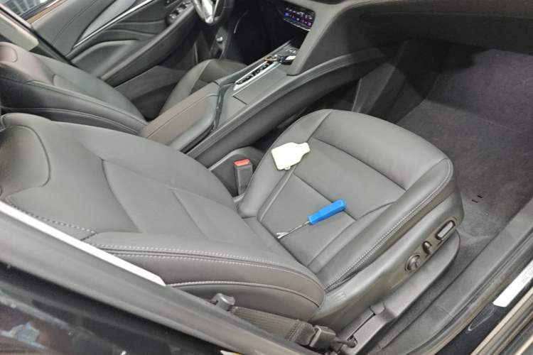 Used Buick Enclave 2022 652T Two-Wheel-Drive Prestige 7-Seater Right Front Seat