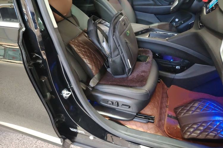 Used Buick Enclave 2022 652T Two-Wheel-Drive Prestige 7-Seater Right Front Seat