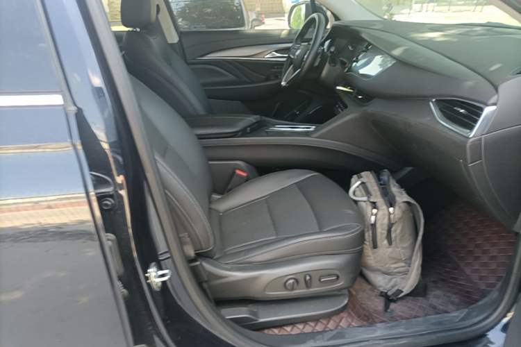 Used Buick Enclave 2022 652T Two-Wheel-Drive Prestige 7-Seater Right Front Seat