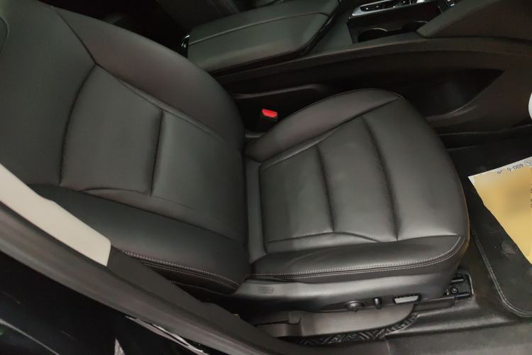 Used Buick Enclave 2022 652T Two-Wheel-Drive Prestige 7-Seater Right Front Seat