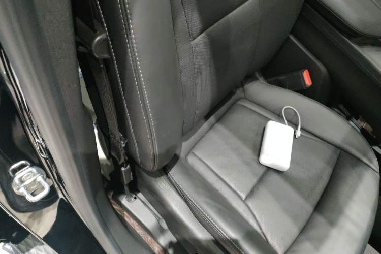 Used Buick Enclave 2022 652T Two-Wheel-Drive Prestige 7-Seater Right Front Seat