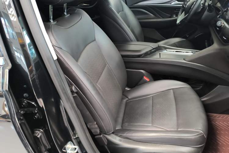 Used Buick Enclave 2022 652T Two-Wheel-Drive Prestige 7-Seater Right Front Seat