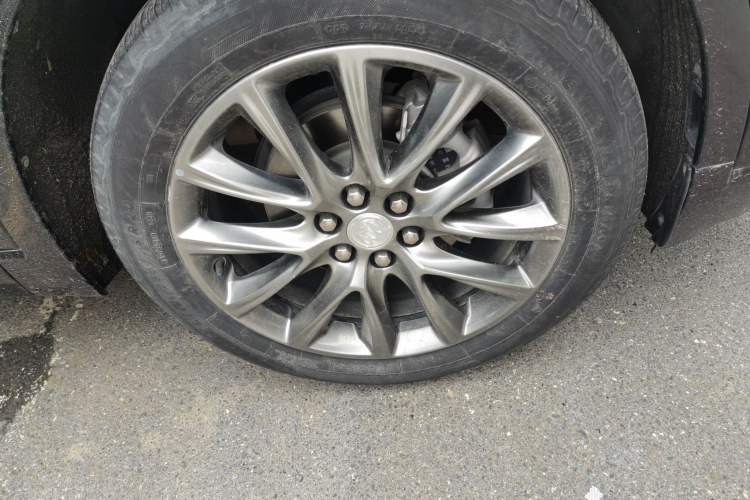 Used Buick Enclave 2022 652T Two-Wheel-Drive Prestige 7-Seater Right Front Wheel Hub