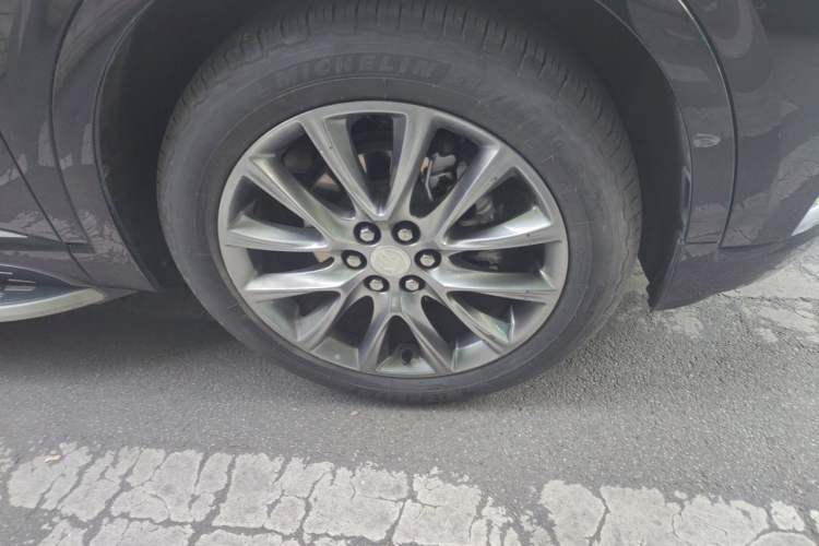 Used Buick Enclave 2022 652T Two-Wheel-Drive Prestige 7-Seater Right Front Wheel Hub