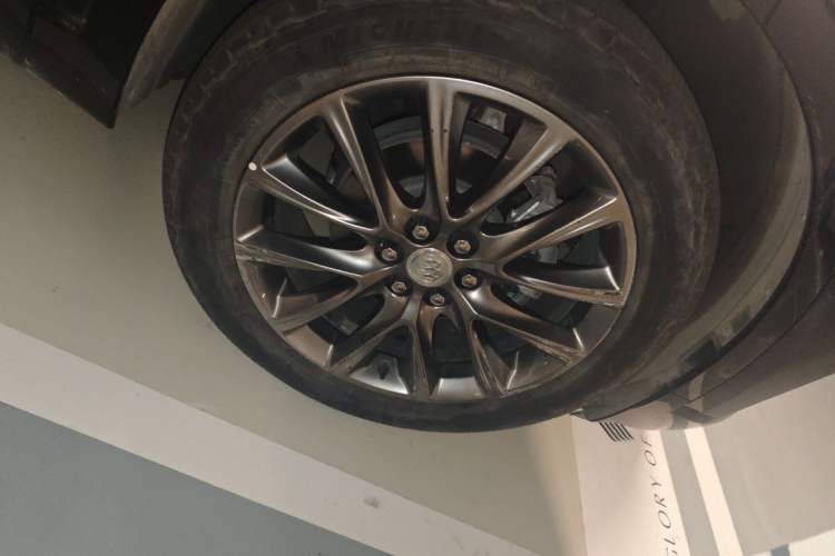 Used Buick Enclave 2022 652T Four-Wheel Drive Prestige 7-Seater Right Front Wheel Hub