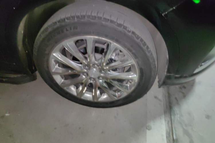 Used Buick Enclave 2022 652T Two-Wheel-Drive Prestige 7-Seater Right Front Wheel Hub