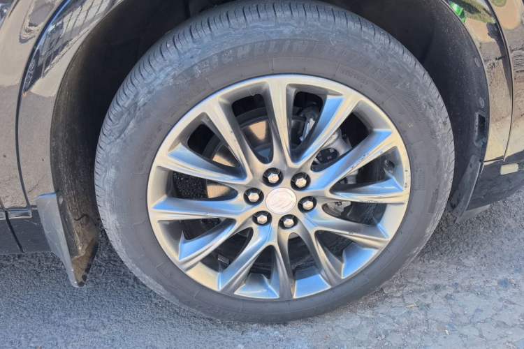 Used Buick Enclave 2022 652T Two-Wheel-Drive Prestige 7-Seater Right Front Wheel Hub