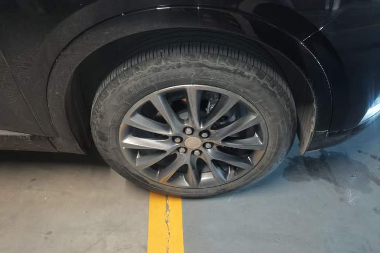 Used Buick Enclave 2022 652T Two-Wheel-Drive Prestige 7-Seater Right Front Wheel Hub