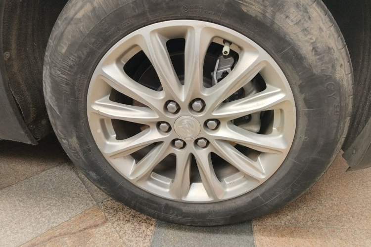 Used Buick Enclave 2022 652T Two-Wheel-Drive Prestige 7-Seater Right Front Wheel Hub