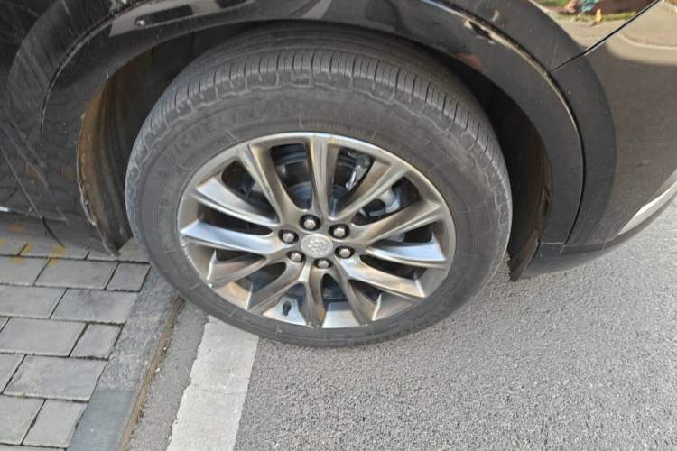Used Buick Enclave 2022 652T Two-Wheel-Drive Prestige 7-Seater Right Front Wheel Hub