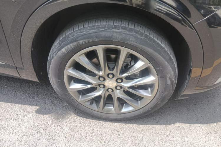 Used Buick Enclave 2022 652T Two-Wheel-Drive Prestige 7-Seater Right Front Wheel Hub