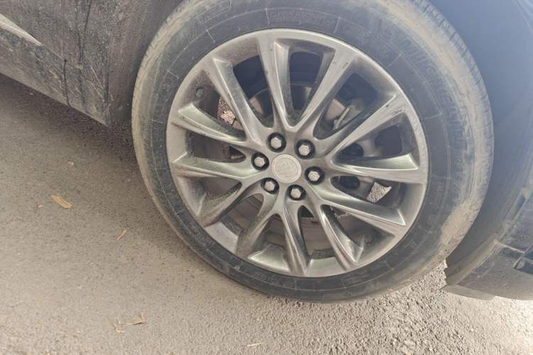 Used Buick Enclave 2022 652T Four-Wheel Drive Prestige 7-Seater Right Front Wheel Hub